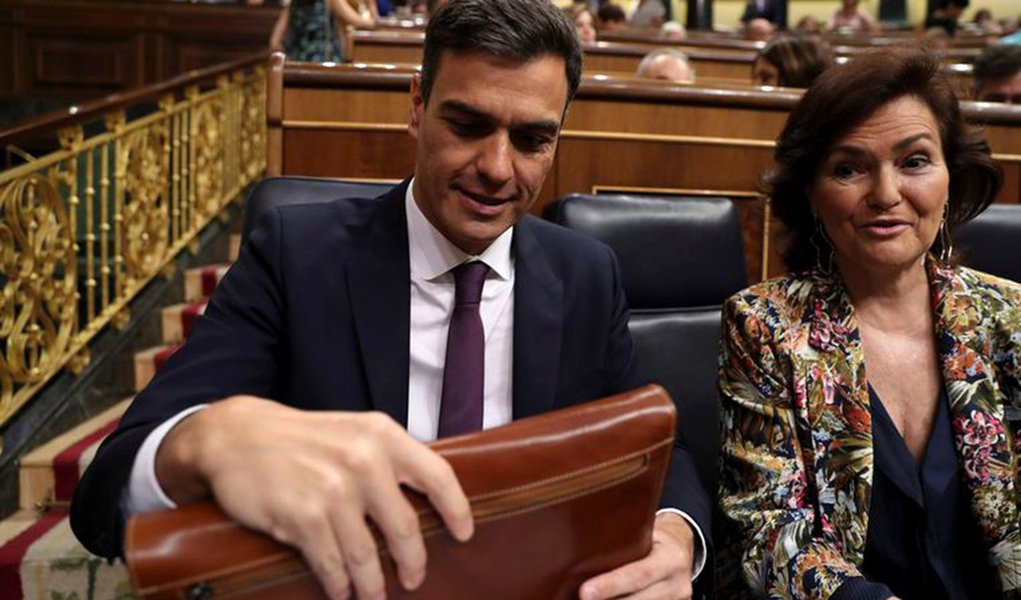 Socialistas avaliam aliados para compor governo após eleição na Espanha Socialistas avaliam aliados para compor governo após eleição na Espanha