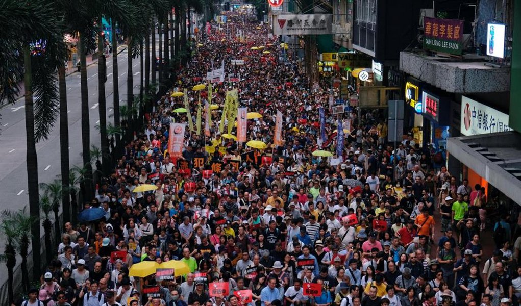 Milhares vão às ruas em Hong Kong contra projeto de extradição com a China (Foto: REUTERS/Tyrone Siu) Milhares vão às ruas em Hong Kong contra projeto de extradição com a China