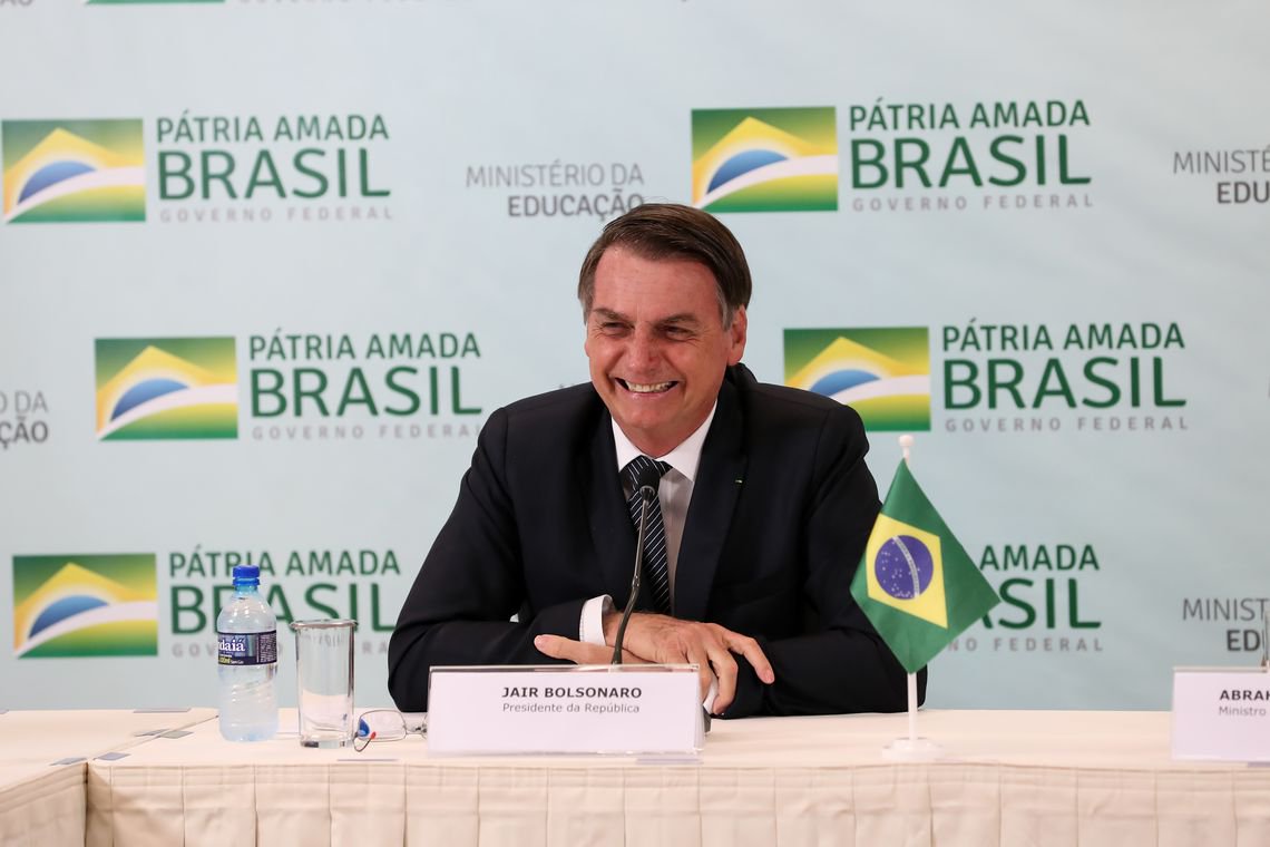 Bolsonaro decide torrar R$ 40 milhões para liquidar aposentadorias Bolsonaro decide torrar R$ 40 milhões para liquidar aposentadorias