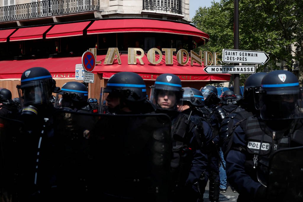 Mais de 300 são presos no Primeiro de Maio em Paris Mais de 300 são presos no Primeiro de Maio em Paris