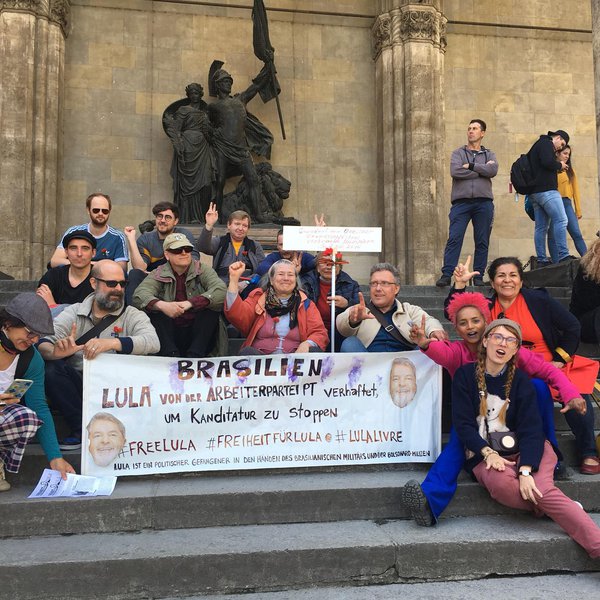 Lula é lembrado no mundo inteiro no Primeiro de Maio Lula é lembrado no mundo inteiro no Primeiro de Maio