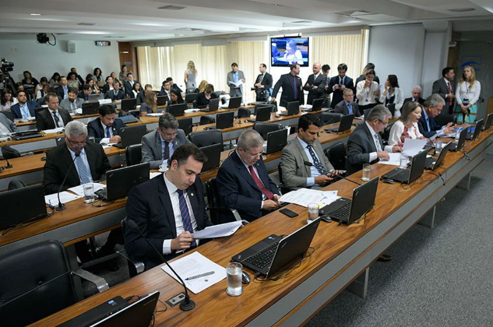 CCJ rejeita fim das cotas de 30% para mulheres nos partidos e arquiva projeto CCJ rejeita fim das cotas de 30% para mulheres nos partidos e arquiva projeto