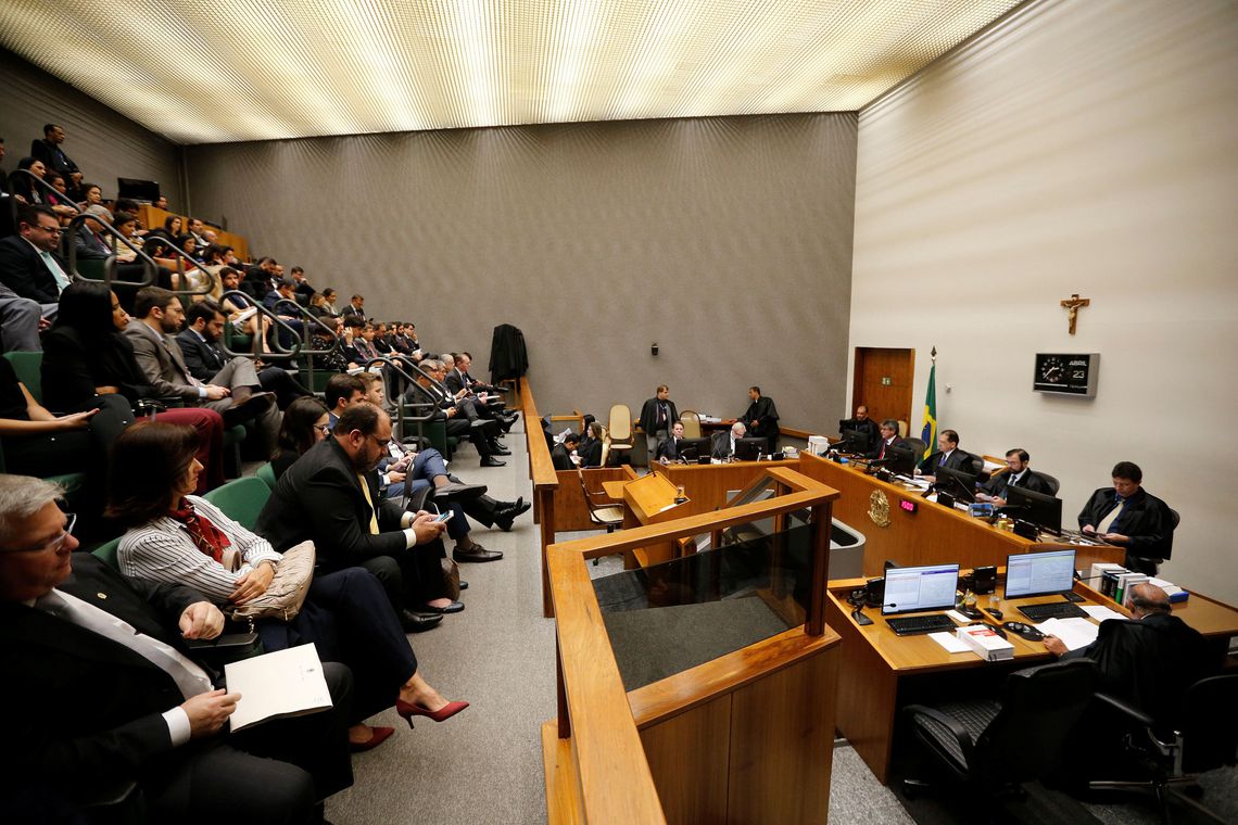 Fernando Brito: STJ fez 'conta de chegar' para limpar a barra do STF (Foto: Reuters/Adriano Machado) Fernando Brito: STJ fez 'conta de chegar' para limpar a barra do STF