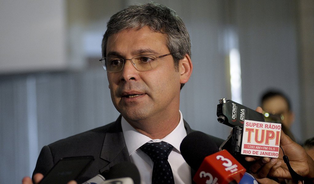Lindbergh: chega de ilusões, só o povo na rua liberta Lula (Foto: Waldemir Barreto/Agência Senado) Lindbergh: chega de ilusões, só o povo na rua liberta Lula