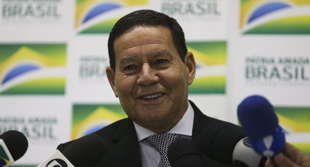 'Não se trata de curtida': Carlos Bolsonaro conspira contra Mourão e internautas respondem 'Não se trata de curtida': Carlos Bolsonaro conspira contra Mourão e internautas respondem