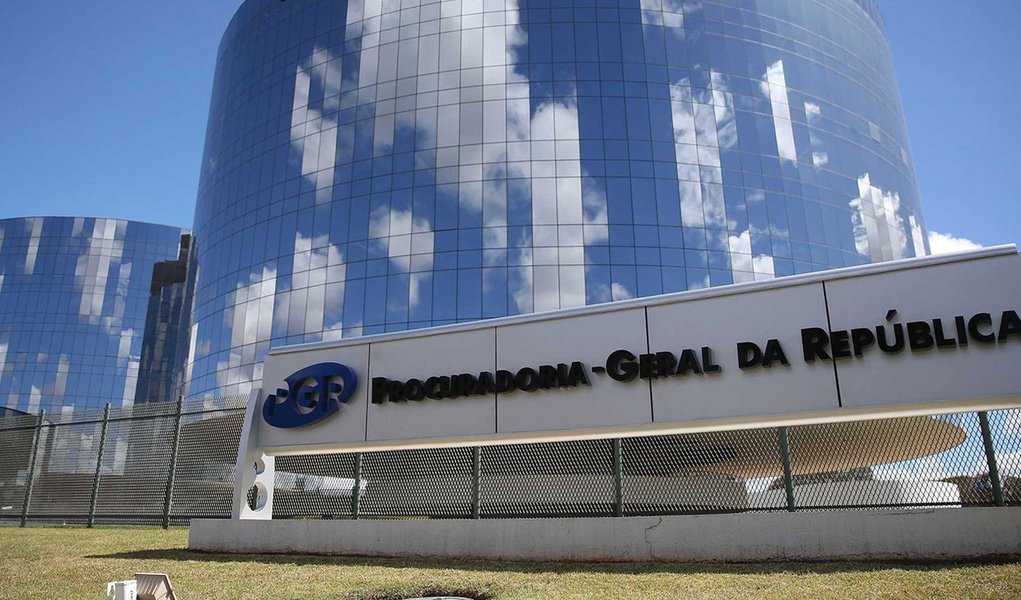 Procuradoria quer barrar decreto que extingue conselhos populares Procuradoria quer barrar decreto que extingue conselhos populares