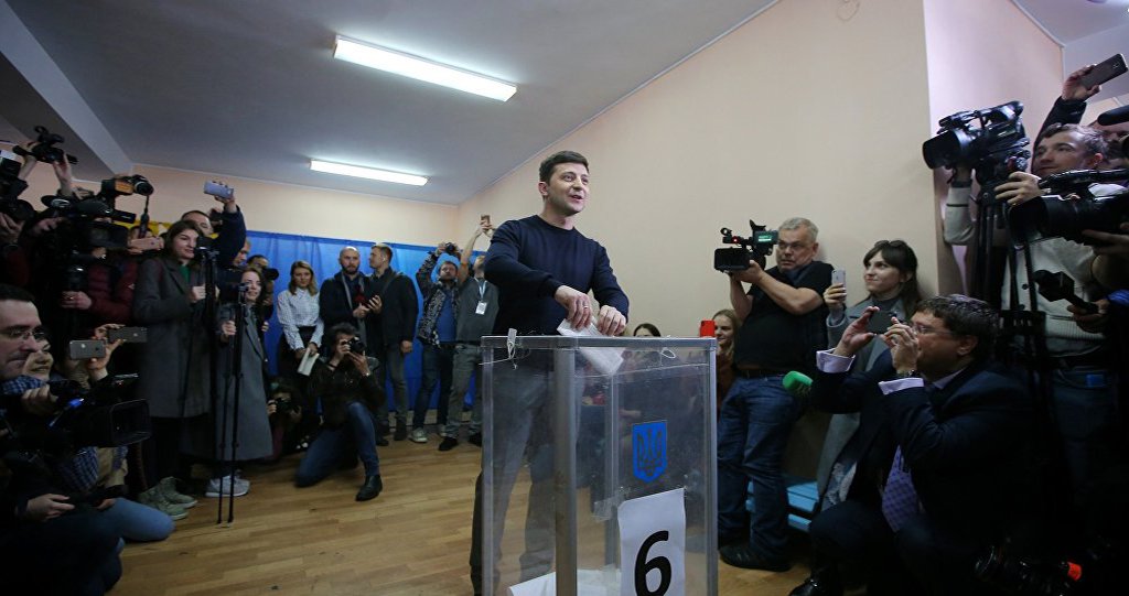 Humorista Zelensky ganha eleições presidenciais na Ucrânia (Foto: Sputnik / Stringer) Humorista Zelensky ganha eleições presidenciais na Ucrânia