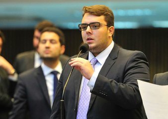 Presidente da CCJ pede cargo para a mãe para aprovar Previdência Presidente da CCJ pede cargo para a mãe para aprovar Previdência