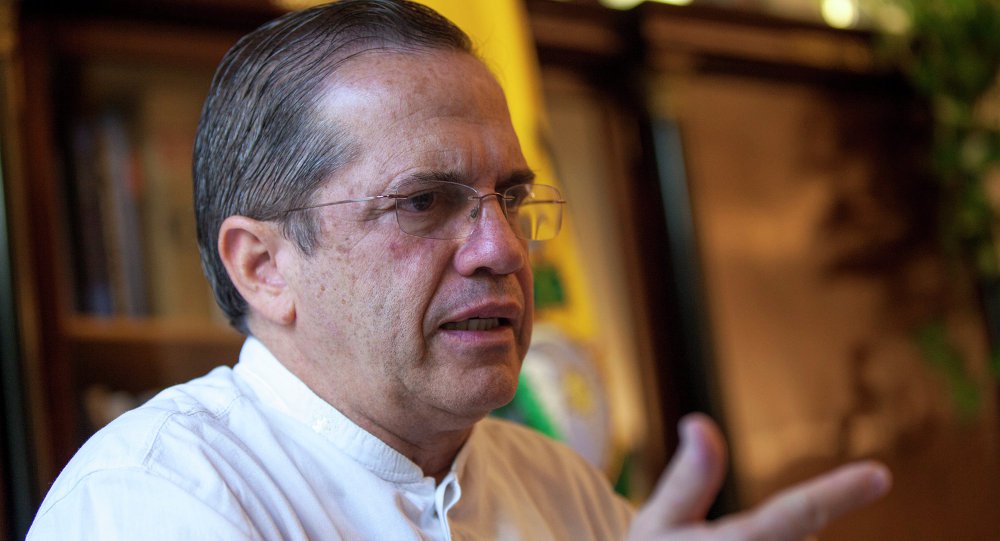 Ex-chanceler do Equador sai do país para não ser preso por Lenín Moreno Ex-chanceler do Equador sai do país para não ser preso por Lenín Moreno