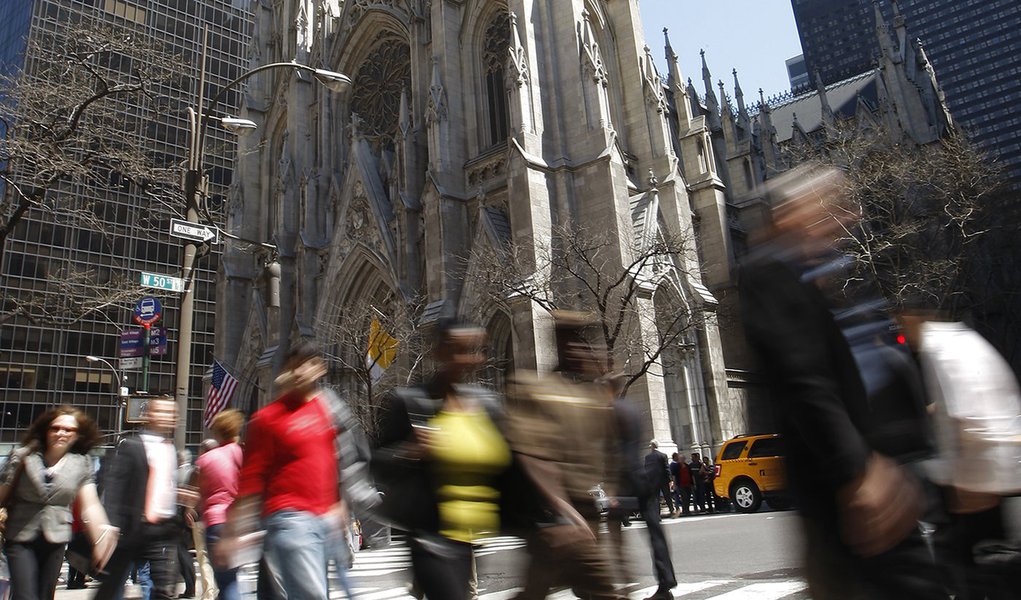 Homem é preso com gasolina e isqueiros em catedral de Nova Iorque (Foto: REUTERS/Chip East) Homem é preso com gasolina e isqueiros em catedral de Nova Iorque