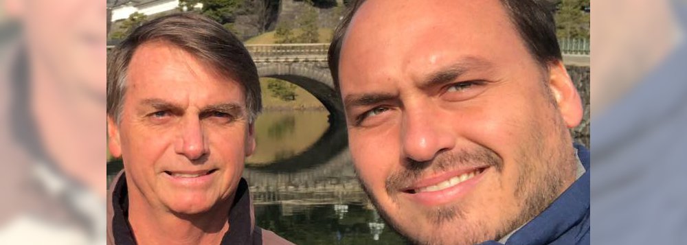 Bolsonaro empregou doadores de campanha do filho 'Carluxo' Bolsonaro empregou doadores de campanha do filho 'Carluxo'