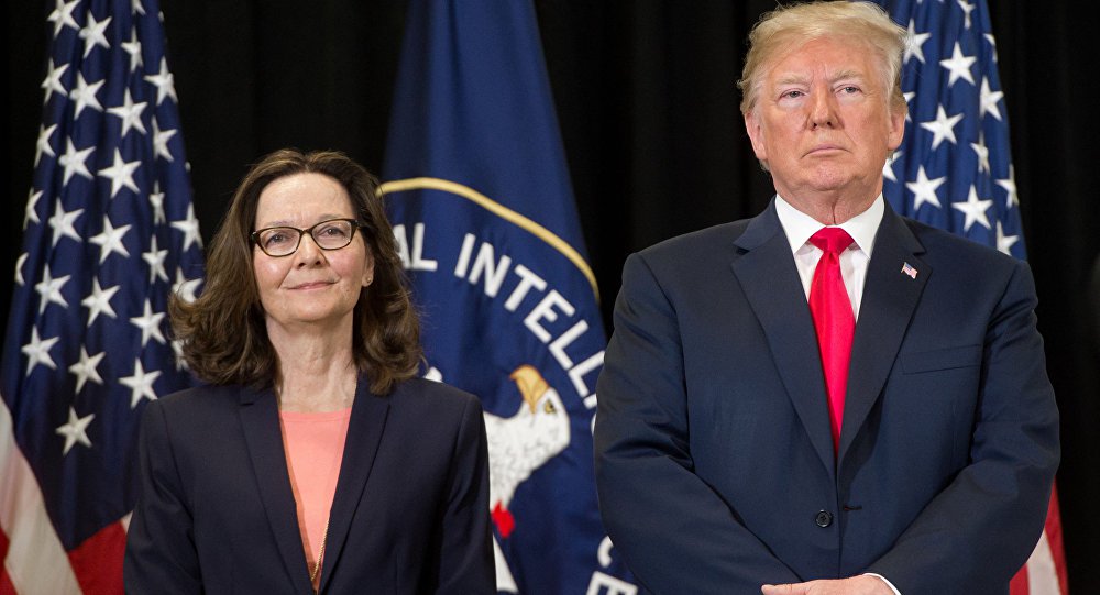 Chefe da CIA induziu Trump a expulsar diplomatas russos, diz NY Times Chefe da CIA induziu Trump a expulsar diplomatas russos, diz NY Times