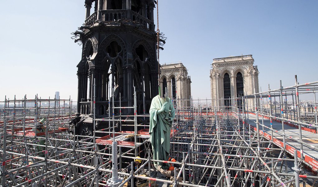 Doações para reconstrução de Notre Dame somam US$ 900 mi (Foto: REUTERS/Philippe Wojazer) Doações para reconstrução de Notre Dame somam US$ 900 mi