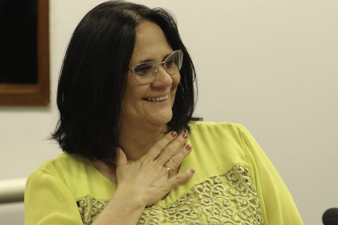 Damares Alves diz que, em sua fé, mulher deve ser submissa ao homem (Foto: Agência Brasil) Damares Alves diz que, em sua fé, mulher deve ser submissa ao homem