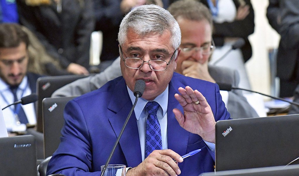 'Governo vai tomar cacete', diz líder do PSL sobre política para salário mínimo (Foto: Geraldo Magela/Agência Senado) 'Governo vai tomar cacete', diz líder do PSL sobre política para salário mínimo