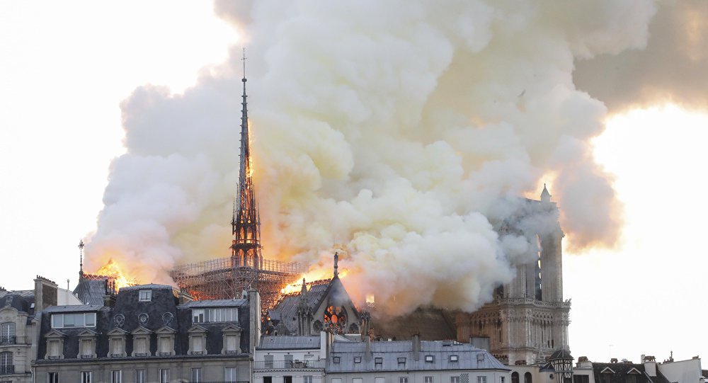 Estrutura de Notre-Dame está salva Estrutura de Notre-Dame está salva