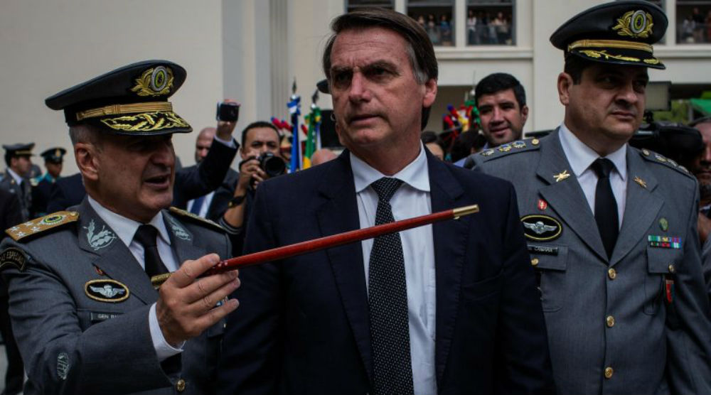 Militares na encruzilhada do passado Militares na encruzilhada do passado