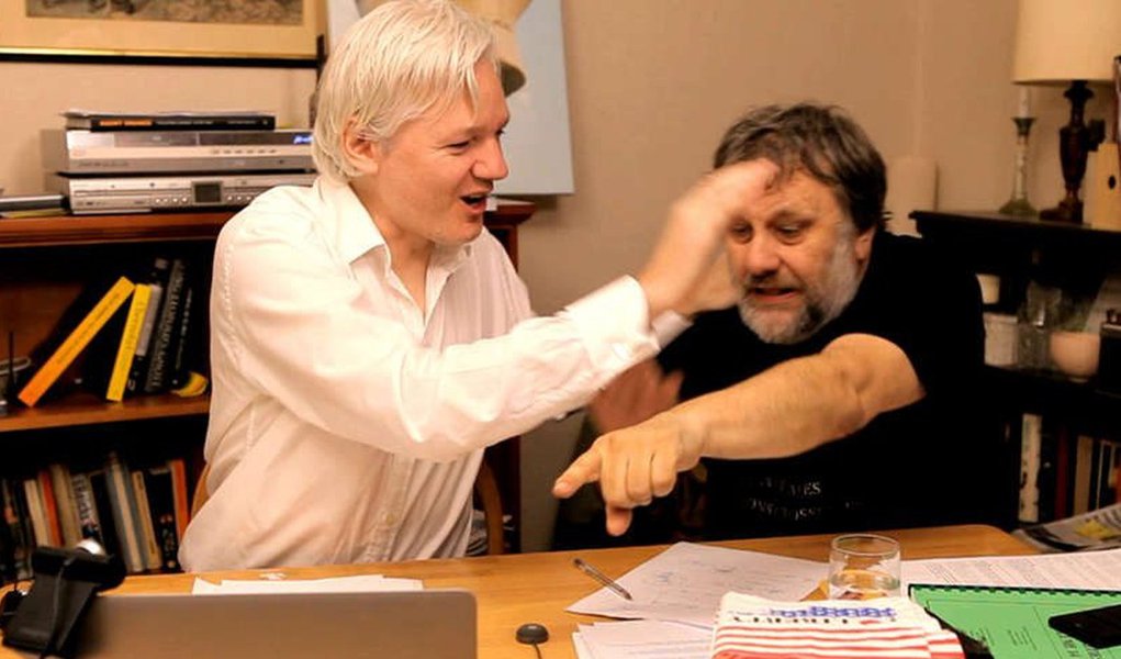 Zizek: só nós podemos ajudar Assange Zizek: só nós podemos ajudar Assange