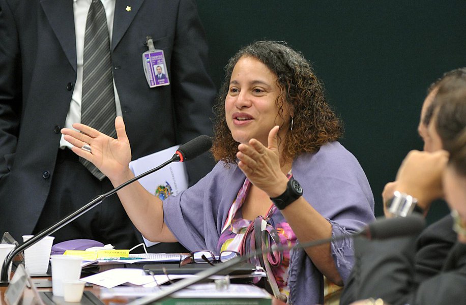 Em Cuba, Presidente do PCdoB denuncia prisão política de Lula Em Cuba, Presidente do PCdoB denuncia prisão política de Lula