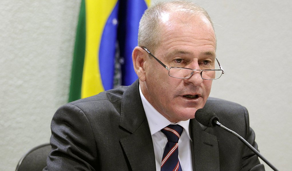 Ladrões explodem caixas eletrônicos de hotel onde ministro da Defesa mora (Foto: Pedro França) Ladrões explodem caixas eletrônicos de hotel onde ministro da Defesa mora