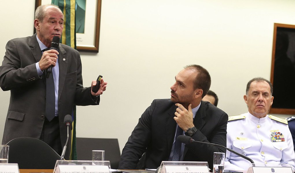 'Lamentável incidente', diz ministro da Defesa sobre fuzilamento no Rio (Foto: José Cruz/Agência Brasil) 'Lamentável incidente', diz ministro da Defesa sobre fuzilamento no Rio