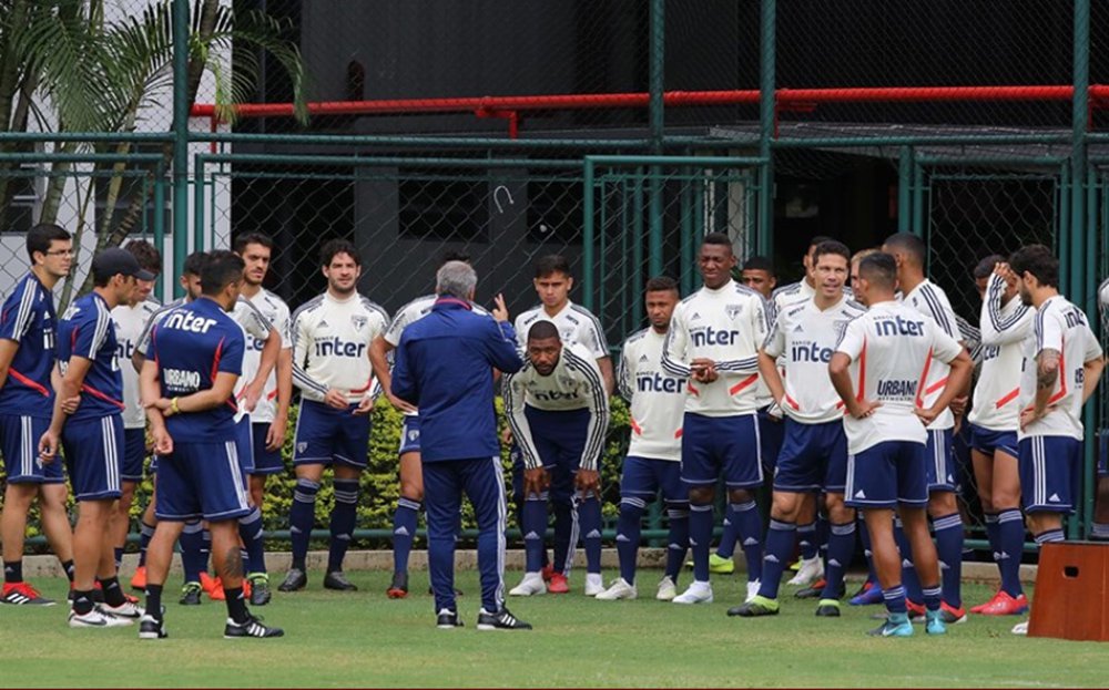 Morumbi, 16 horas: Cuca aposta no talento da molecada e Carille fecha o time na retranca Morumbi, 16 horas: Cuca aposta no talento da molecada e Carille fecha o time na retranca