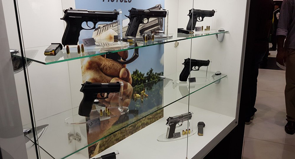 Homens que querem comprar arma têm visão menos positiva do feminismo (Foto: Sputnik / Thiago de Araújo) Homens que querem comprar arma têm visão menos positiva do feminismo