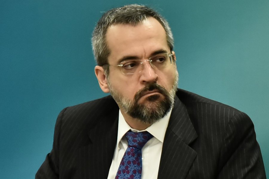 Em palestra, ministro da Educação diz que 'catequizava' alunos em suas aulas Em palestra, ministro da Educação diz que 'catequizava' alunos em suas aulas