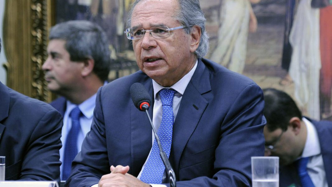Sem proposta de emprego, Guedes critica vagabundos Sem proposta de emprego, Guedes critica vagabundos