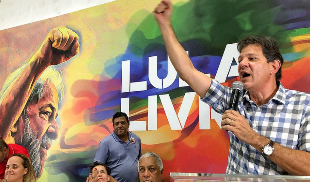 Haddad: o maior líder do Brasil está preso e ninguém sabe o porquê (Foto: Ricardo Stuckert) Haddad: o maior líder do Brasil está preso e ninguém sabe o porquê