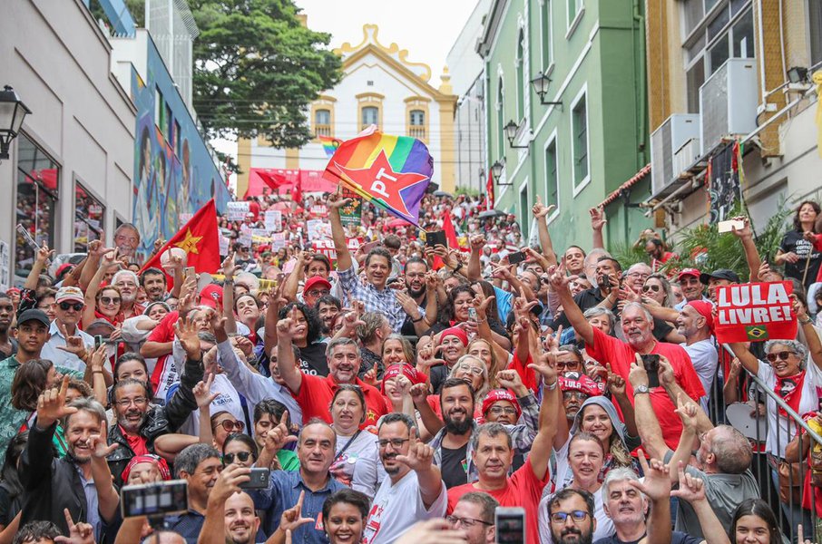 Em ato em Florianópolis, Haddad proclama: Justiça não pode ter torcida (Foto: Ricardo Stuckert) Em ato em Florianópolis, Haddad proclama: Justiça não pode ter torcida