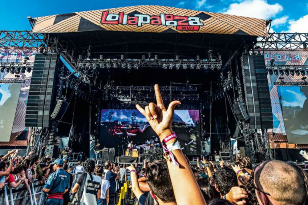 Lollapalooza abre sob gritos de 'Fora Bolsonaro" e '1964 foi golpe sim' Lollapalooza abre sob gritos de 'Fora Bolsonaro" e '1964 foi golpe sim'