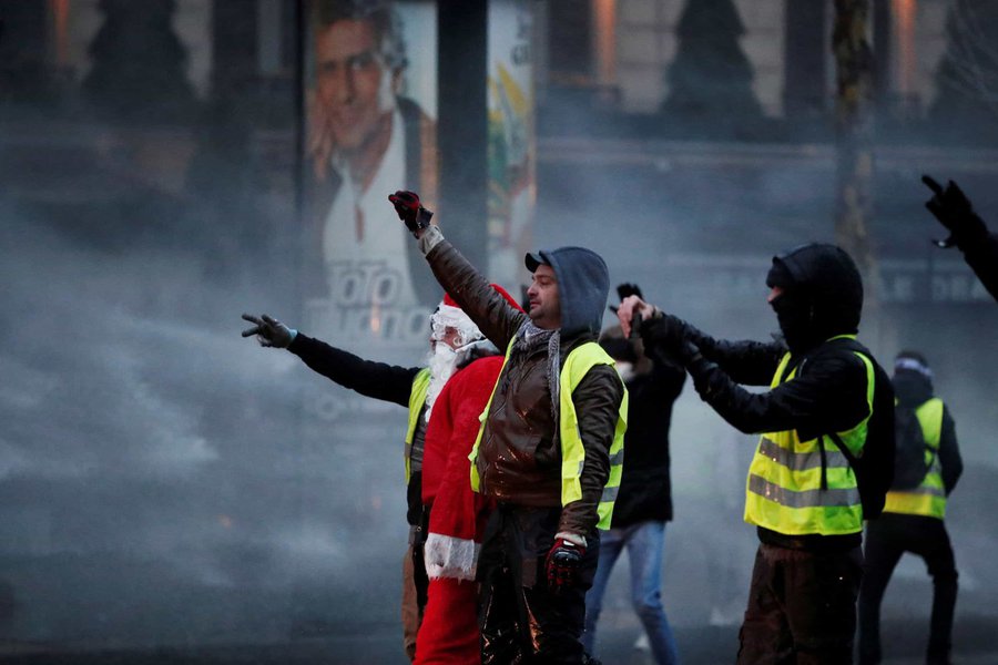 Coletes amarelos fazem protesto mais fraco desde início do movimento na França (Foto: Reuters) Coletes amarelos fazem protesto mais fraco desde início do movimento na França