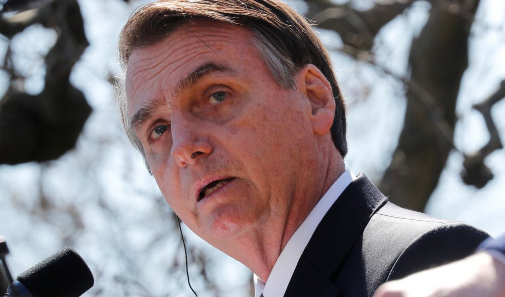 Bolsonaro acaba com aumento real do salário mínimo (Foto: REUTERS/Carlos Barria) Bolsonaro acaba com aumento real do salário mínimo