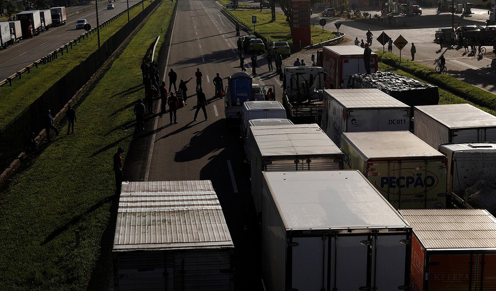 STF aplica multa de meio bilhão de reais a transportadoras STF aplica multa de meio bilhão de reais a transportadoras
