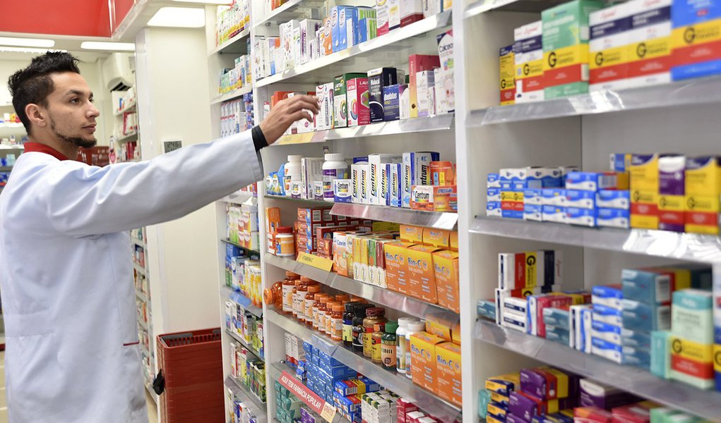 Governo Bolsonaro vai liberar preços de remédios sem prescrição médica (Foto: Pillar Pedreira/Agência Senado) Governo Bolsonaro vai liberar preços de remédios sem prescrição médica