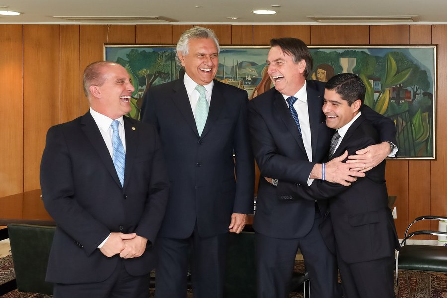 A foto que virou piada: alegria ‘de quem tem três ministérios’ (Foto: Marcos Correa - PR) A foto que virou piada: alegria ‘de quem tem três ministérios’