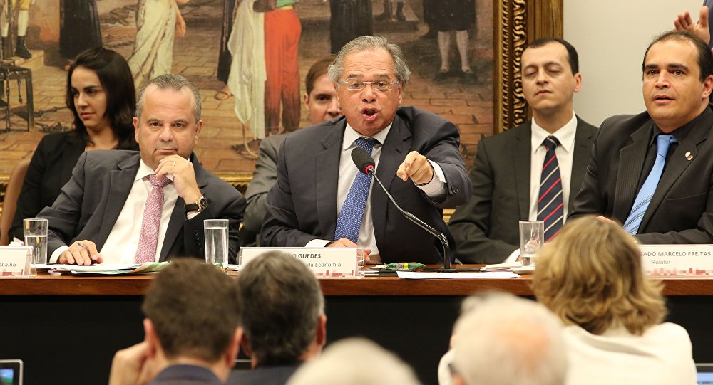 Guedes bomba na web com o apelido tchutchuca Guedes bomba na web com o apelido tchutchuca