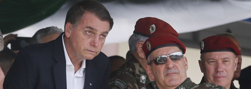 Justiça cassa liminar que proibia governo de comemorar golpe de 64 Justiça cassa liminar que proibia governo de comemorar golpe de 64