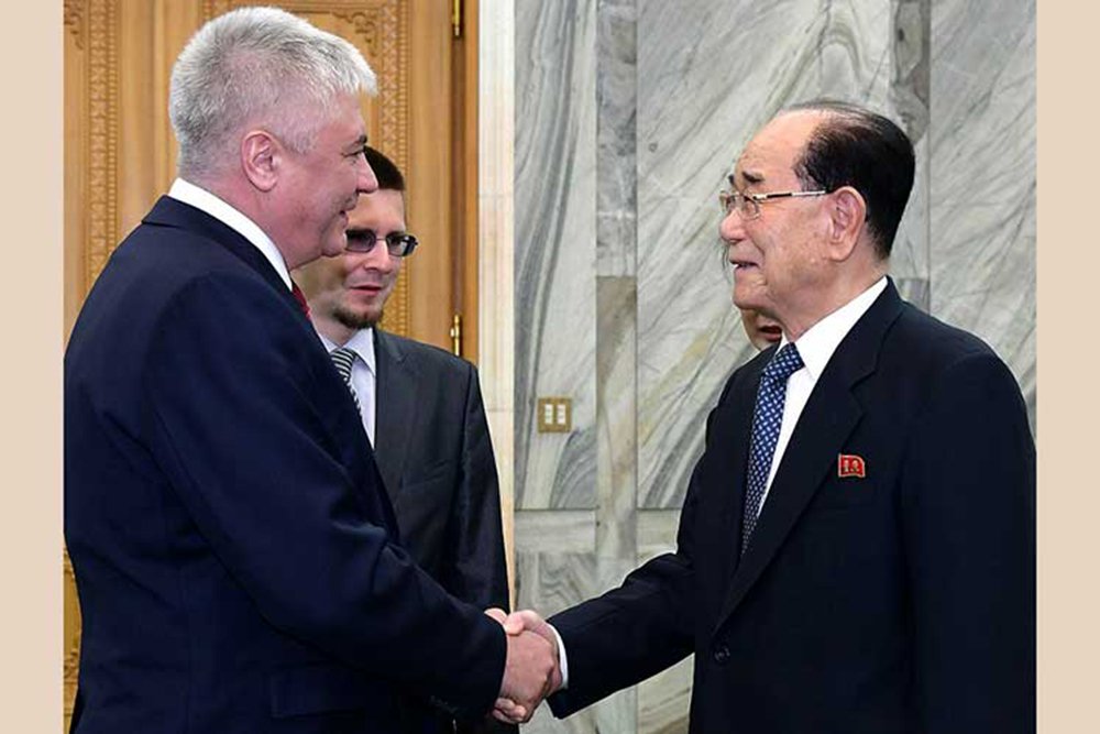 Ministro russo vai à Coreia do Norte preparar visita de Kim Jong Un à Rússia Ministro russo vai à Coreia do Norte preparar visita de Kim Jong Un à Rússia