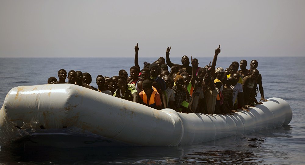 Espanha resgata 100 migrantes no Mediterrâneo Espanha resgata 100 migrantes no Mediterrâneo
