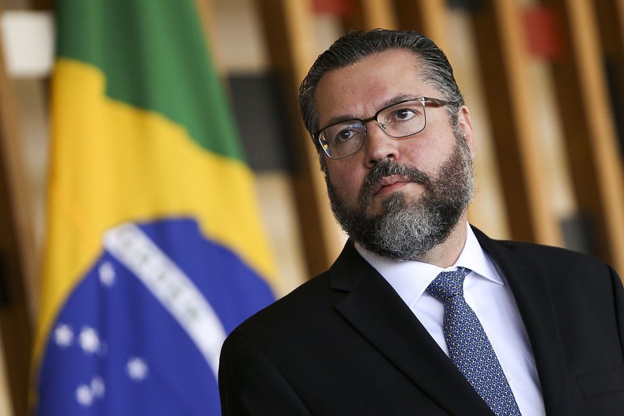 Para Ernesto Araújo, associação com nazismo é tentativa de denegrir direita (Foto: Marcelo Camargo/Agência Brasil) www.brasil247.com - Para Ernesto Araújo, associação com nazismo é tentativa de denegrir direita
