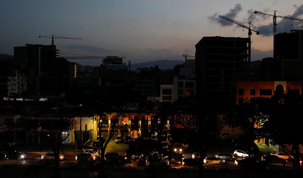 Novo apagão foi 'ataque de magnitude' contra rede elétrica, diz Venezuela (Foto: REUTERS/Marco Bello) Novo apagão foi 'ataque de magnitude' contra rede elétrica, diz Venezuela