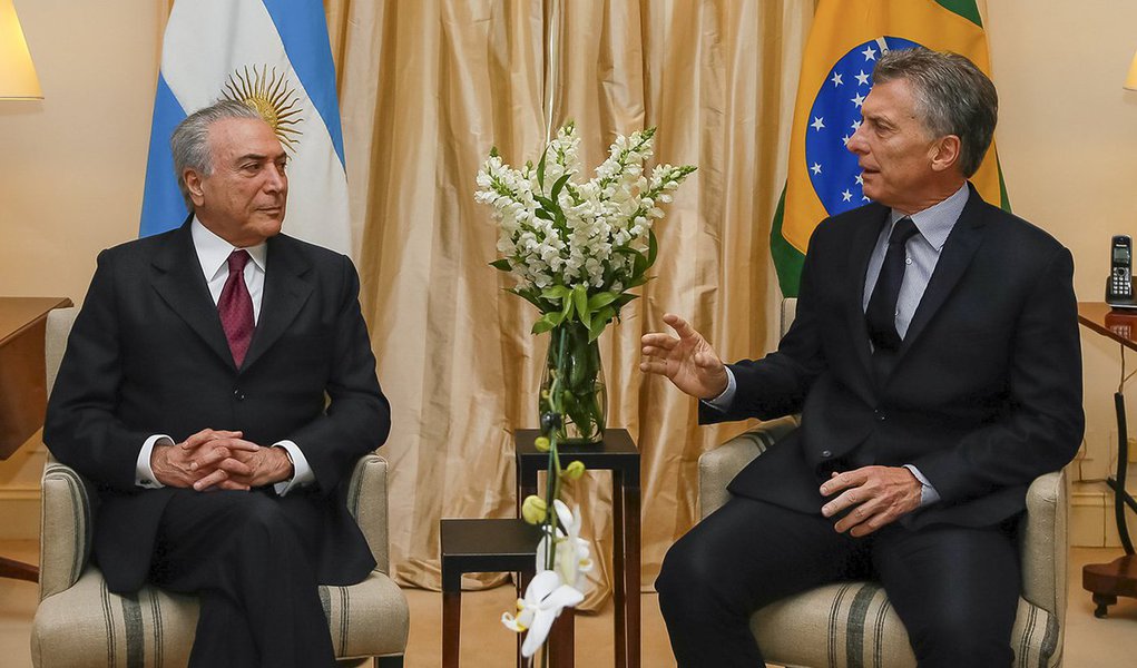 A direita destrói nossos países A direita destrói nossos países