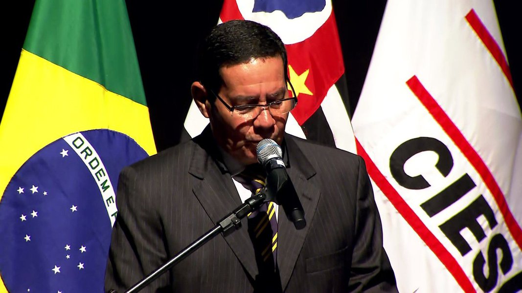'Governo vai ter que enfrentar as medidas impopulares', diz Mourão em evento na Fiesp 'Governo vai ter que enfrentar as medidas impopulares', diz Mourão em evento na Fiesp
