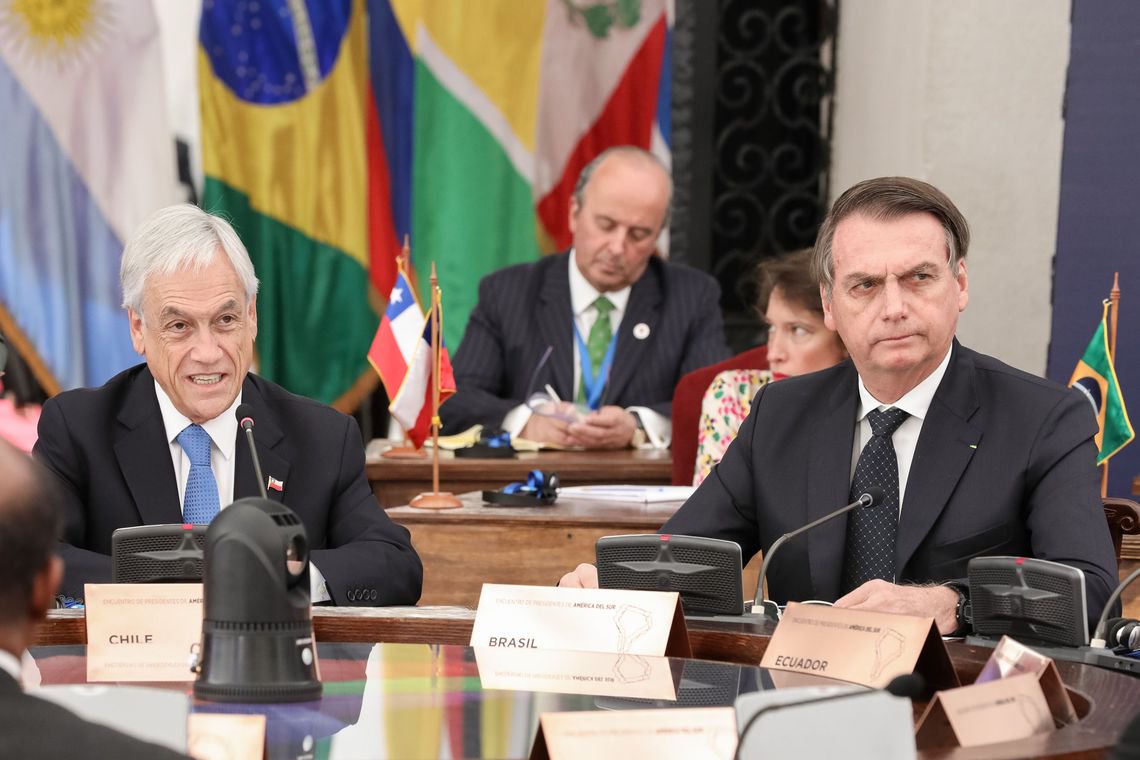 Chilenos recebem Bolsonaro com protestos Chilenos recebem Bolsonaro com protestos