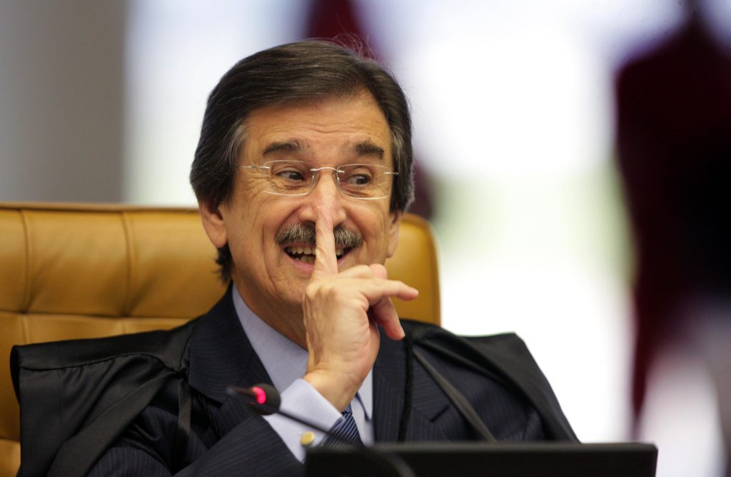 Cezar Peluso: 'juízes estão tentados a se tornarem porta-vozes das ruas' Cezar Peluso: 'juízes estão tentados a se tornarem porta-vozes das ruas'