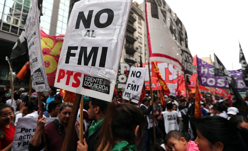 Com neoliberal Macri, Argentina afunda em recessão e PIB cai (Foto: MARCOS BRINDICCI (REUTERS)) Com neoliberal Macri, Argentina afunda em recessão e PIB cai