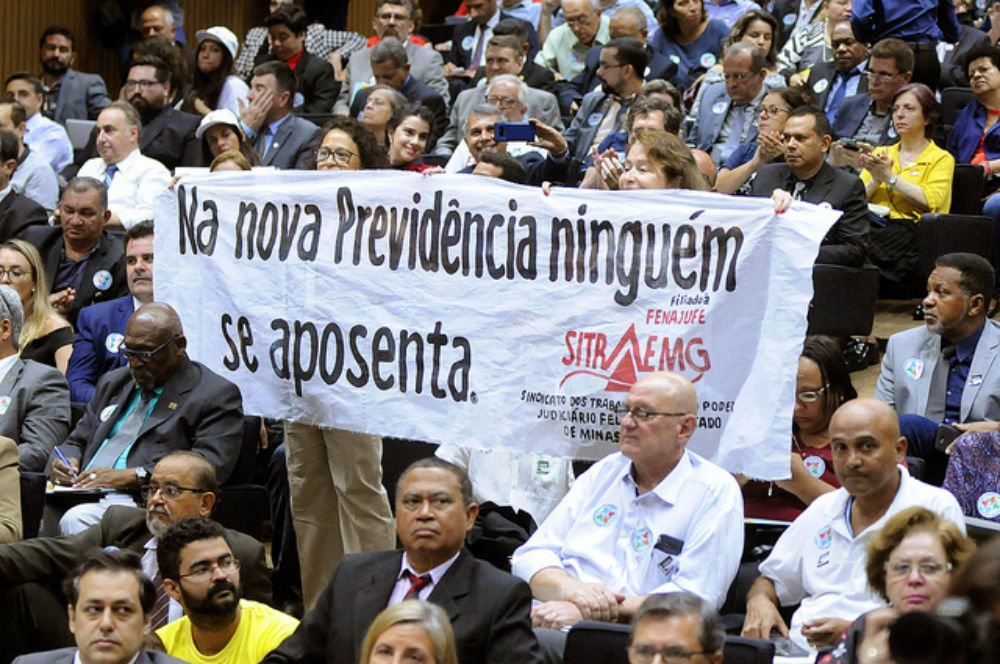 Parlamentares e movimentos lançam Frente em defesa da Previdência Parlamentares e movimentos lançam Frente em defesa da Previdência