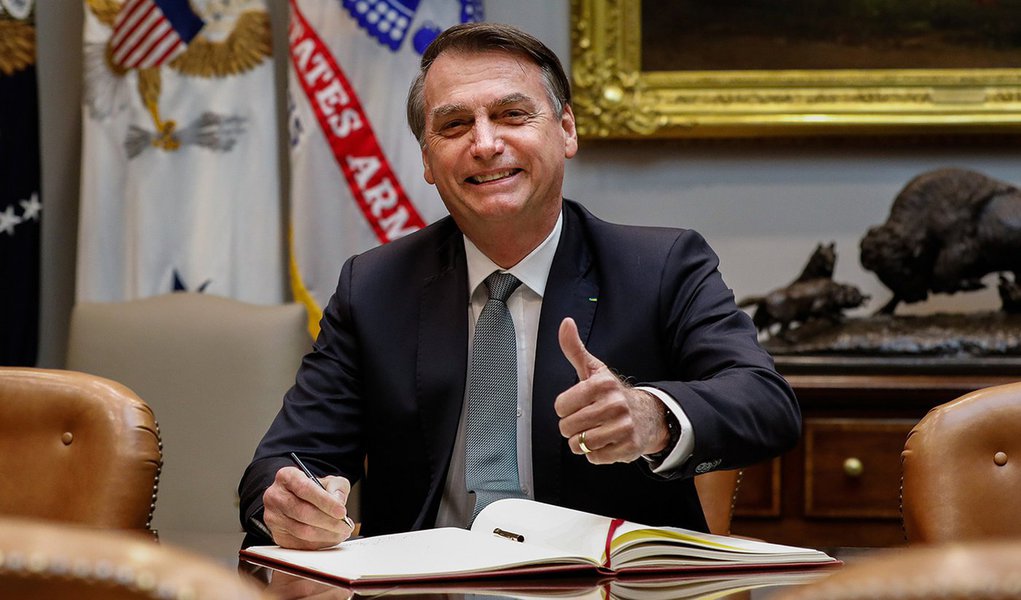 Após viagem aos EUA, Bolsonaro ganha apelido de 'capitão pateta' (Foto: Alan Santos/PR) Após viagem aos EUA, Bolsonaro ganha apelido de 'capitão pateta'